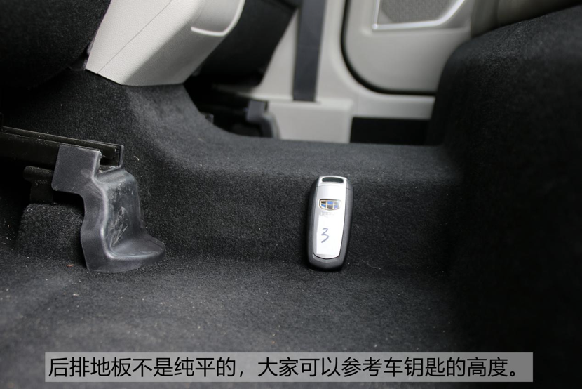 電動(dòng)版比汽油版更好看 場(chǎng)地試駕吉利帝豪GSe