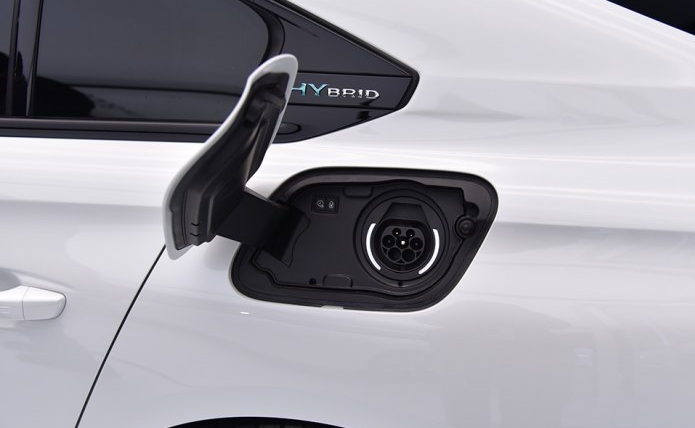 2018巴黎車展 標(biāo)致亮相三款混動(dòng)車型