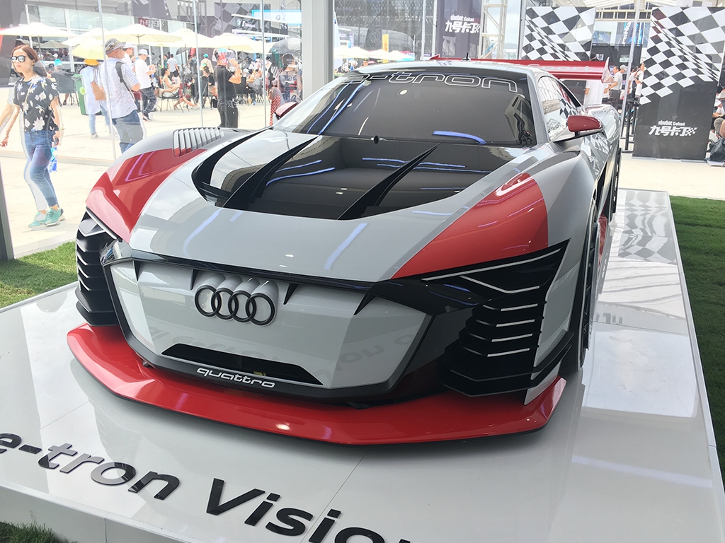 奥迪e-tron Vision GT概念车亮相FE三亚站