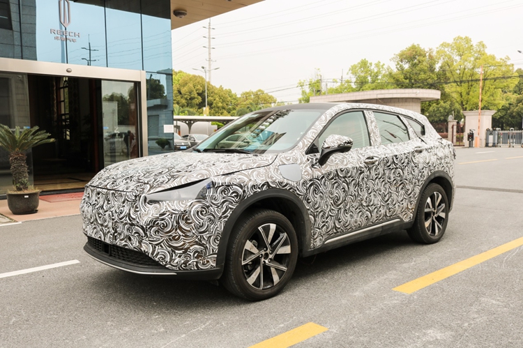 綠馳汽車與長安汽車戰(zhàn)略合作暨綠馳汽車與長安鈴木聯(lián)合制造簽約儀式在重慶簽訂