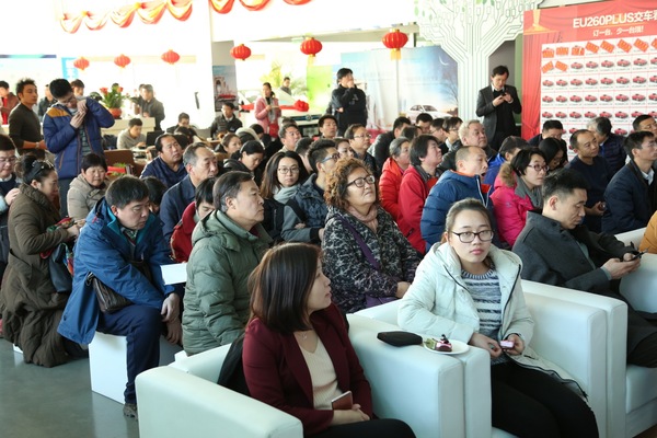 北汽新能源专家看车团，用科普打消消费者顾虑