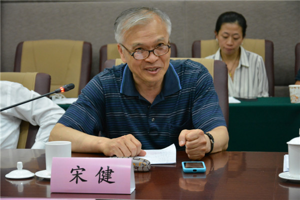 宋健:新能源汽车需尽快突破电池技术