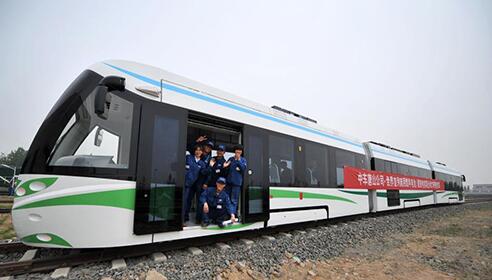 全球首列氢燃料混合动力有轨电车在唐山下线