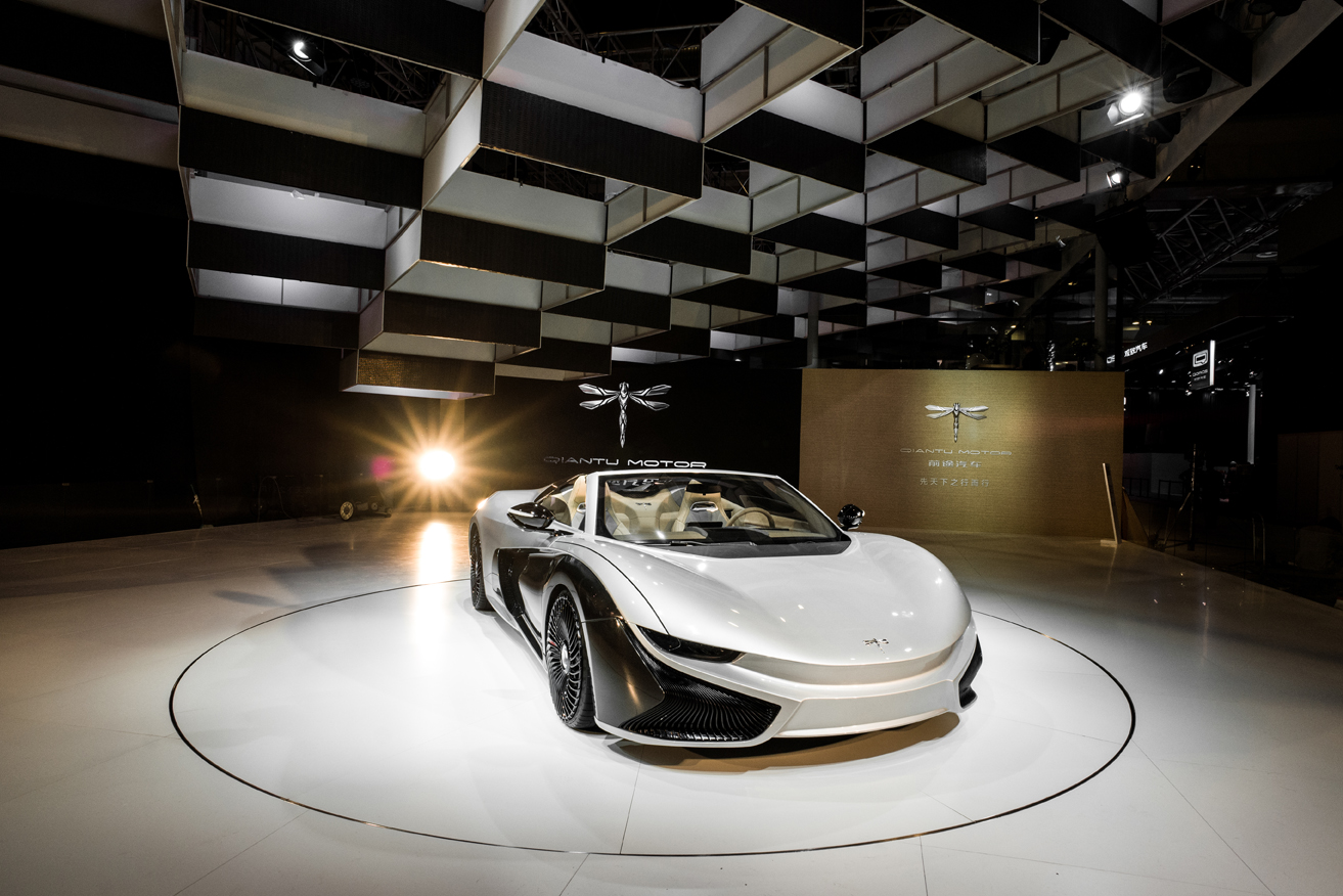 前途汽车携敞篷版纯电动跑车亮相北京国际车展