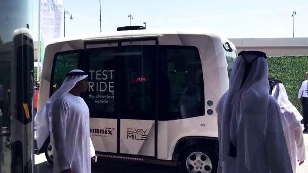 EZ10无人车迪拜上路 土豪们表示乐意购买