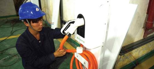 贵阳新能源车免摇号不限行 建3000个充电桩