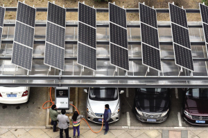 镇江多功能电动汽车充电桩群投入使用