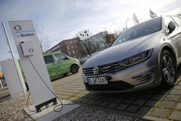 德国力推电动汽车：车主奖4千欧 免税十年