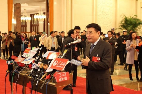 苗圩：新能源汽车今年产销将增一倍以上