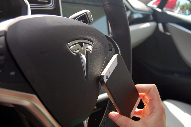 Model S升级将获自动泊车和高速自动驾驶功能