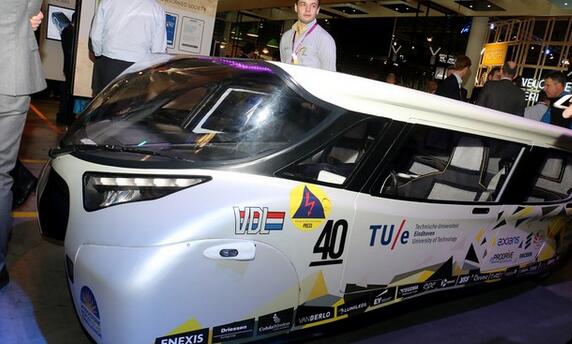 MWC现概念性太阳能电车 续航强过特斯拉