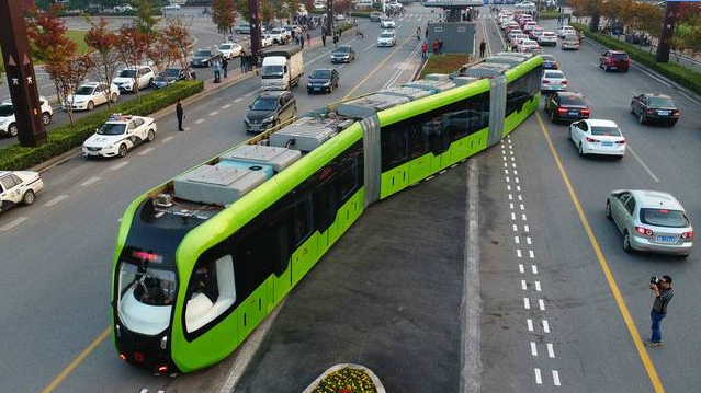 全球首列城市智轨无人驾驶列车  在株洲试运营
