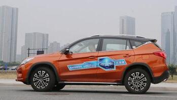 新能源 车生活 都市白领的电动汽车充电之旅