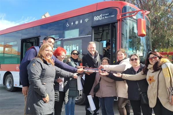 总统加夫列尔·博里奇出席 中通纯电动客车批量交付智利