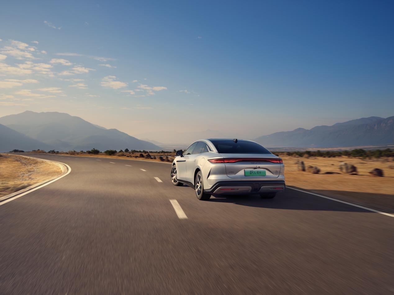 年轻人的第一台旗舰轿车,比亚迪汉L以划时代之名震撼上市,20.98万元起售