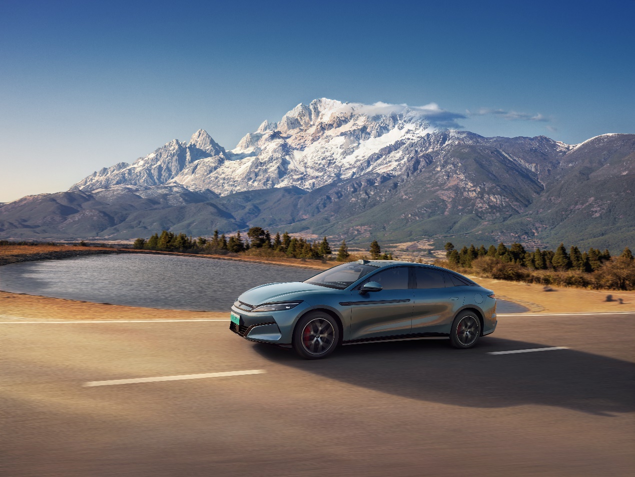 年轻人的第一台旗舰轿车,比亚迪汉L以划时代之名震撼上市,20.98万元起售