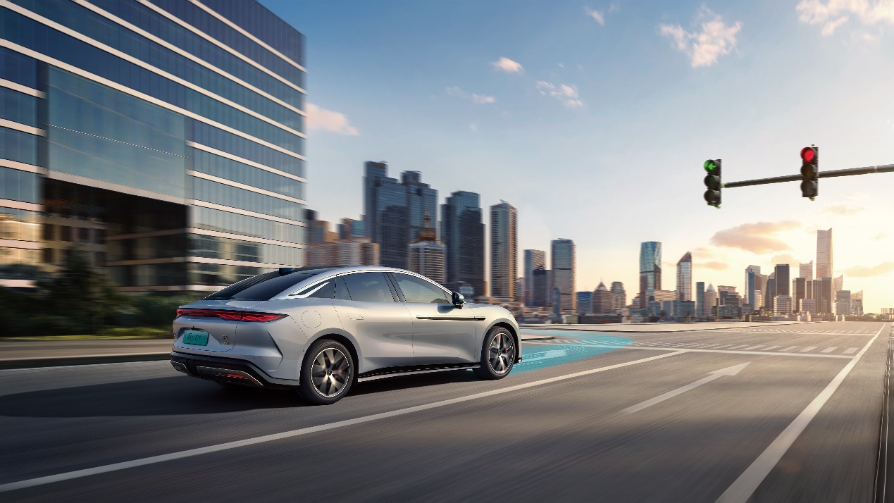 年轻人的第一台旗舰轿车,比亚迪汉L以划时代之名震撼上市,20.98万元起售