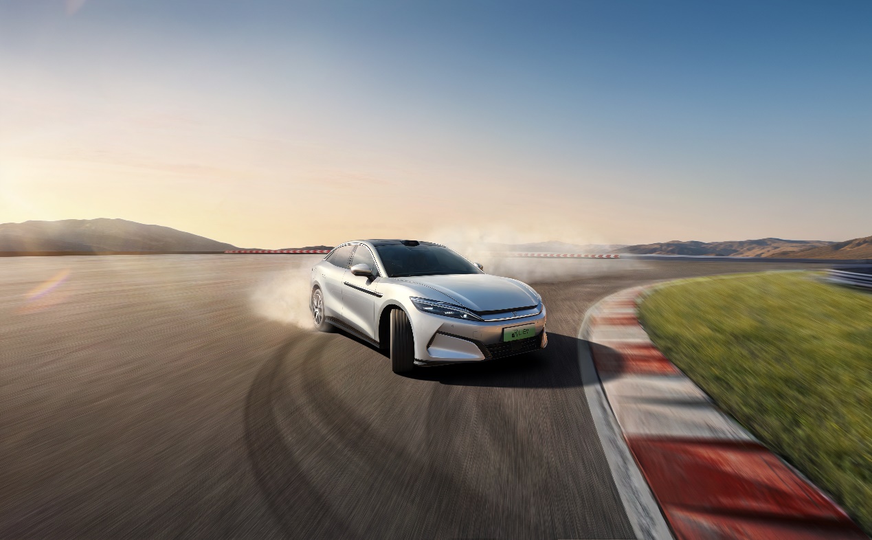 年轻人的第一台旗舰轿车,比亚迪汉L以划时代之名震撼上市,20.98万元起售