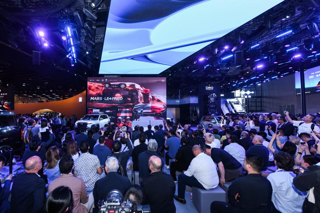 王传福亲临颁奖!比亚迪全球汽车设计大赛闪耀上海车展,携手全球青年共筑未来出行梦