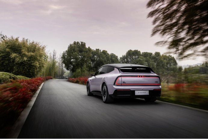 奥迪 E5 Sportback:光影哲学与技术革新的“美美与共”实践