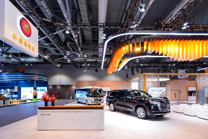 荣贯东方 礼献香江 鼎级国车闪耀2025香港车博会