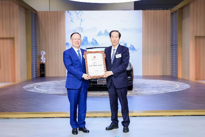 荣贯东方 礼献香江 鼎级国车闪耀2025香港车博会