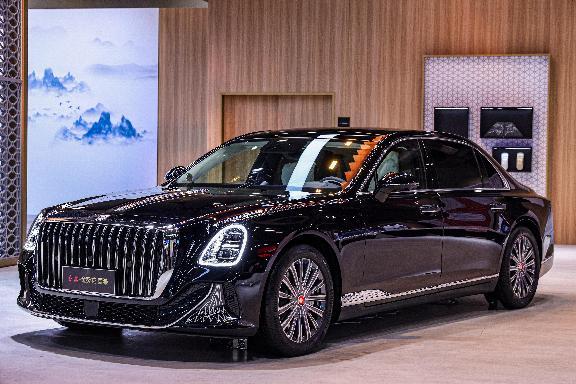 荣贯东方 礼献香江 鼎级国车闪耀2025香港车博会