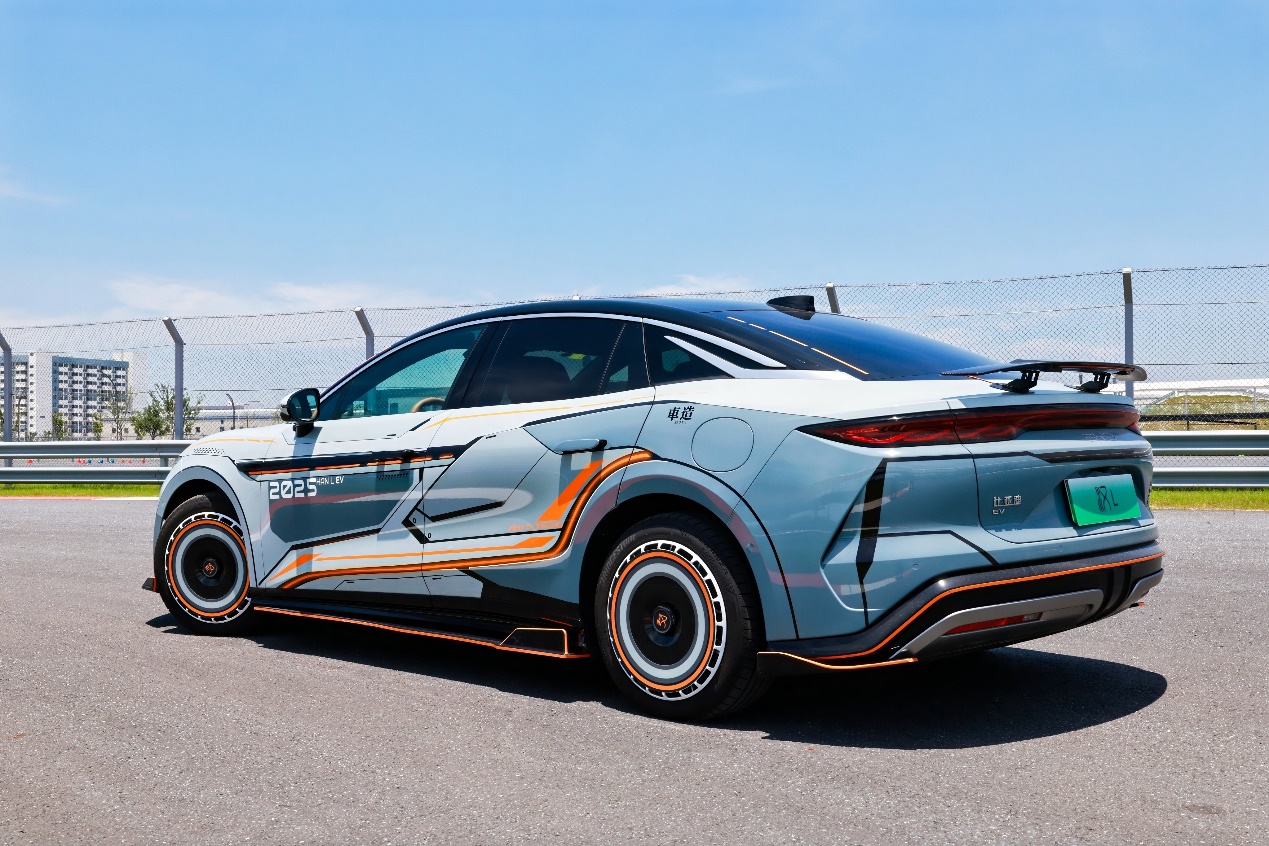 比亚迪汉家族交付破百万,汉L赛道体验日引爆性能狂欢