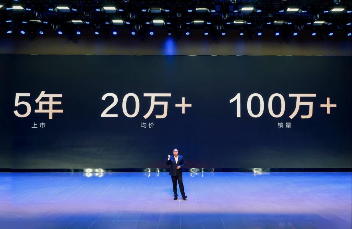 比亚迪汉家族交付破百万,汉L赛道体验日引爆性能狂欢