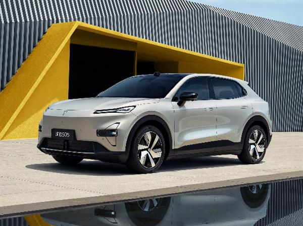 新央企上新 深蓝S05 620km长续航版12.99万元起售
