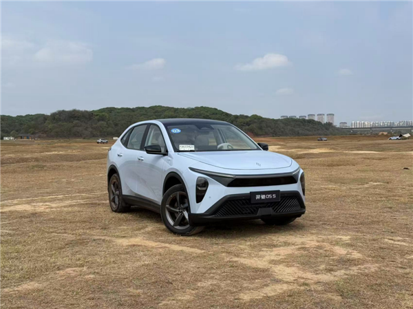 新能源竞争要“讲5得” 江铃集团新能源易至汽车羿驰05S正式上市