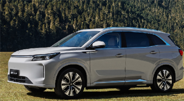 颠覆 12 万级插混！230km 续航 + 四驱，蓝电 E5 PLUS 开启预售