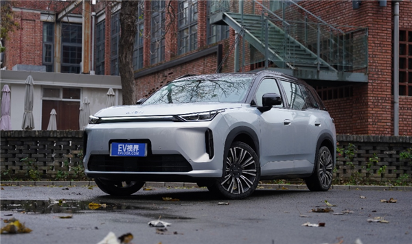 别再为配置买单了，埃安i60才是纯电家用的标准答案