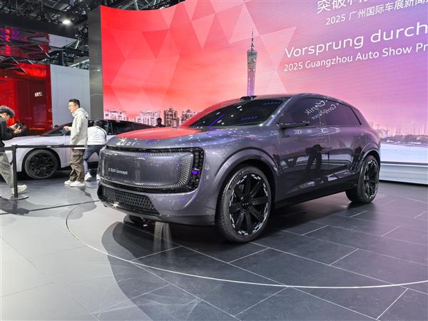 2025广州车展：奥迪 E SUV concept 亮相，这波是新能源SUV的狠角色？