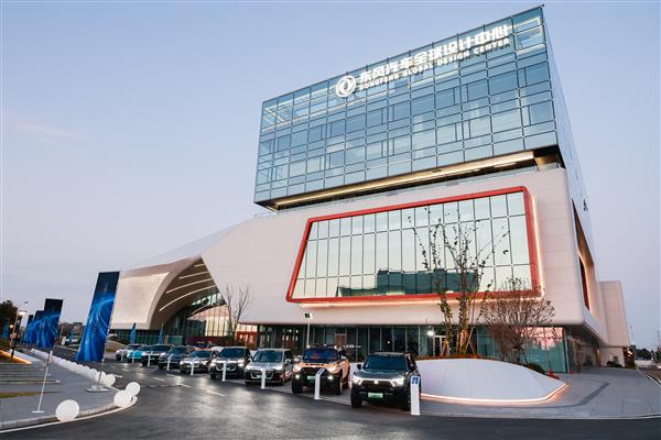 东风梦想车之夜2025启新程：AI赋能青春创意，十年赛事筑梦汽车未来