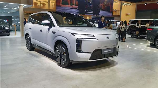 2025广州车展：大六座带冰箱+天使之眼B！腾势N8L太懂家庭用户了