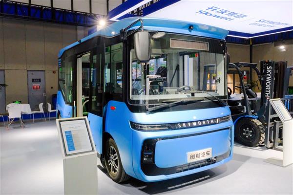 携四大核心产品 开沃集团亮相2025世界智能制造大会