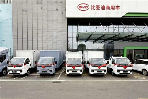 比亚迪轿卡T4荣膺2025车轮上的中国“城市物流利器”称号