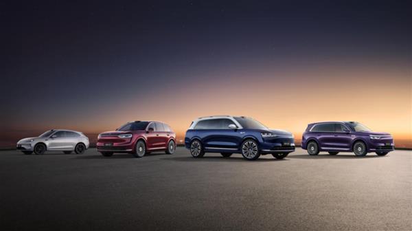 新春报喜！问界M8获第六届《汽车风云盛典》“风云2025智行汽车”