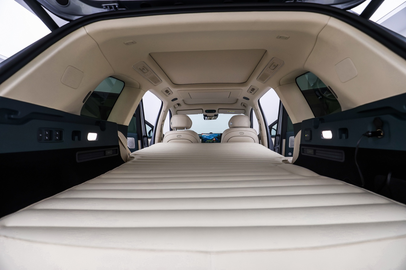 全自动一键成床、60秒即享大床房!4月22日,岚图泰山X8正式预售!