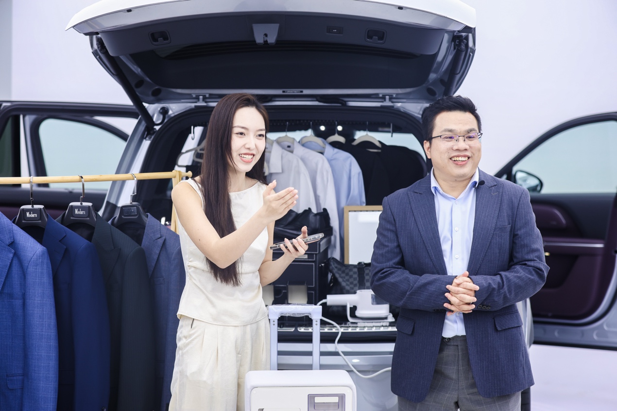 全自动一键成床、60秒即享大床房!4月22日,岚图泰山X8正式预售!