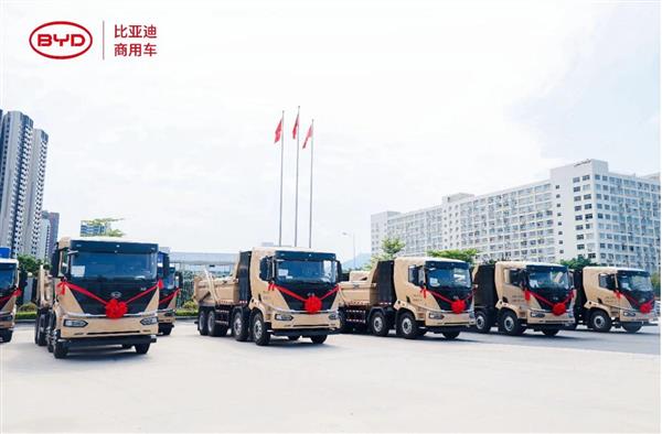 打造城市绿色工程 百台比亚迪T31城建自卸车交付深圳多家企业