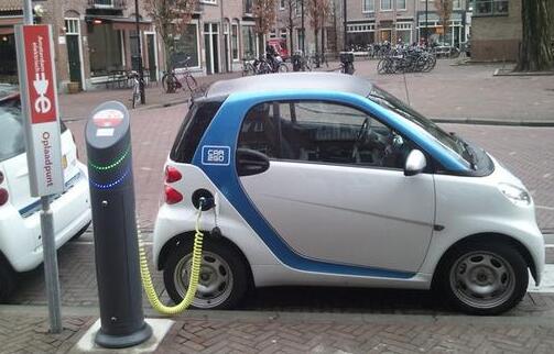 不需要充电桩 这种充电方式很独特